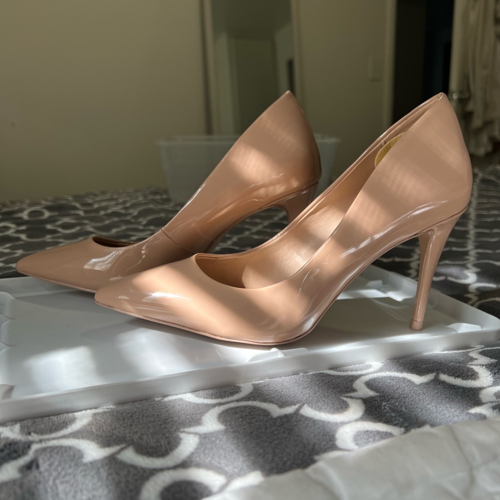 Size 6 Nude Aldo pumps